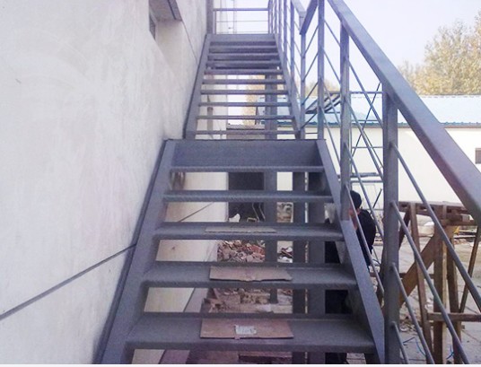 钢结构直行楼梯